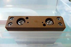 �d�q���i�����p���[�q�v���[�u����i��󂯗p�j �ʐ^